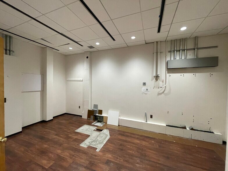 More Photos Of 11335 Pembrooke Sq, Waldorf Medical For Sale