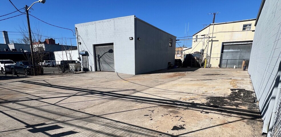 More Photos Of 203 Vanderpool St, Newark Warehouse For Lease