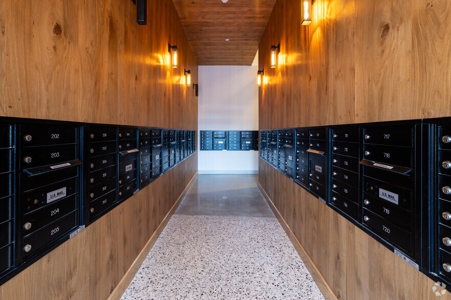 More Photos Of 52 Hanover St, Portland Apartments For Lease