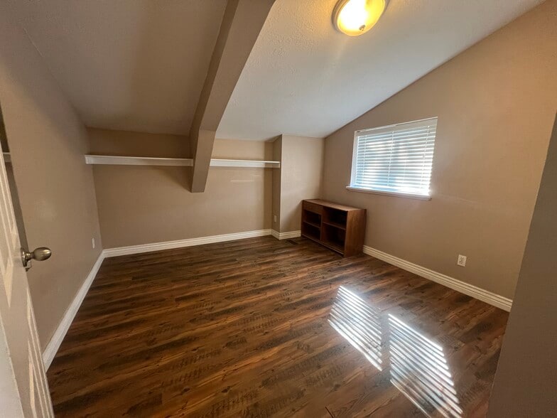 More Photos Of 954 E 100 N, Payson Distribution For Sale