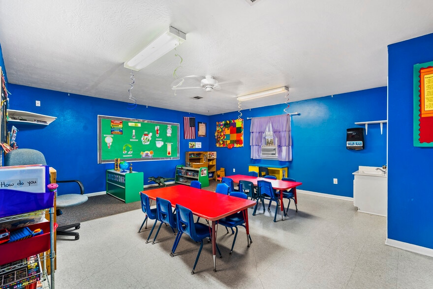 More Photos Of 989 Old Mcdade Rd, Elgin Daycare Center For Sale