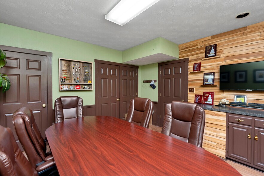 More Photos Of 829 Greenville Ave, Staunton Office For Sale