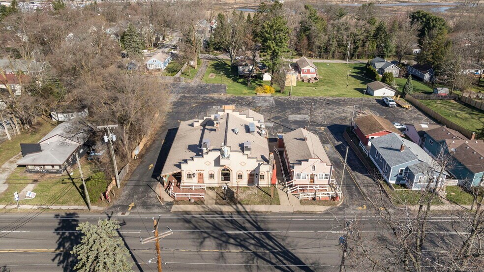 More Photos Of 310 E Buffalo St, New Buffalo General Retail For Sale