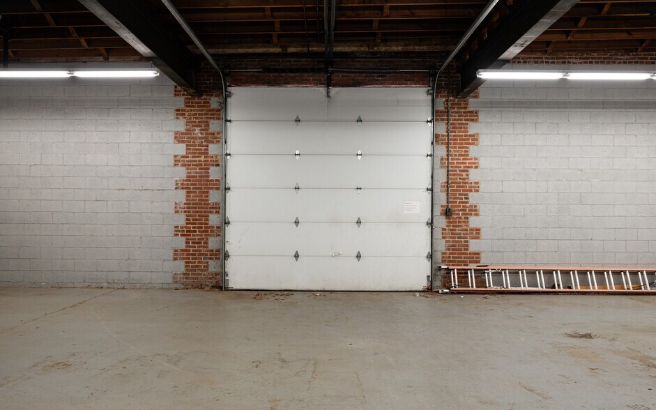 More Photos Of 1008 W Main St, Durham Storefront Retail Office For Lease