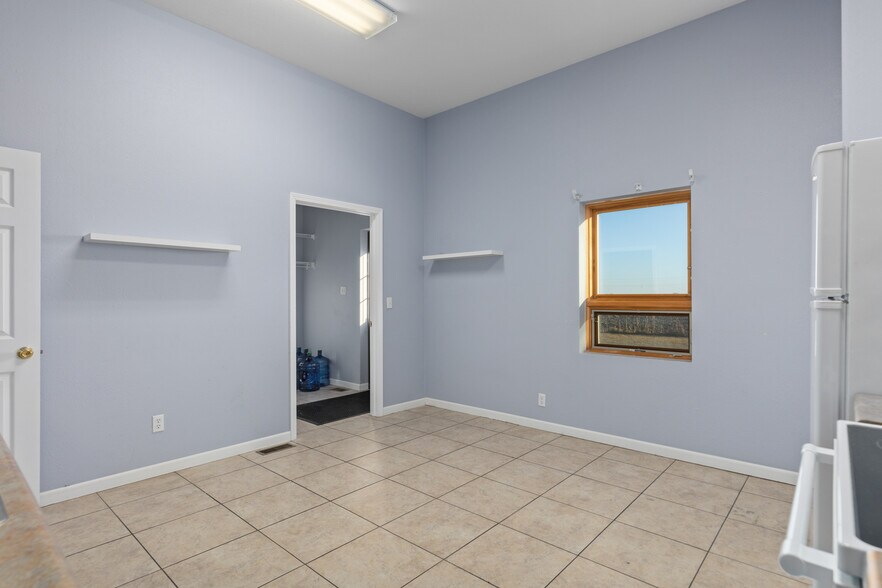 More Photos Of 20586 Old Route 66 Hwy, Staunton Office For Sale