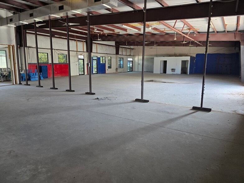 More Photos Of 1400 Jordan Ave, Orlando Flex For Lease