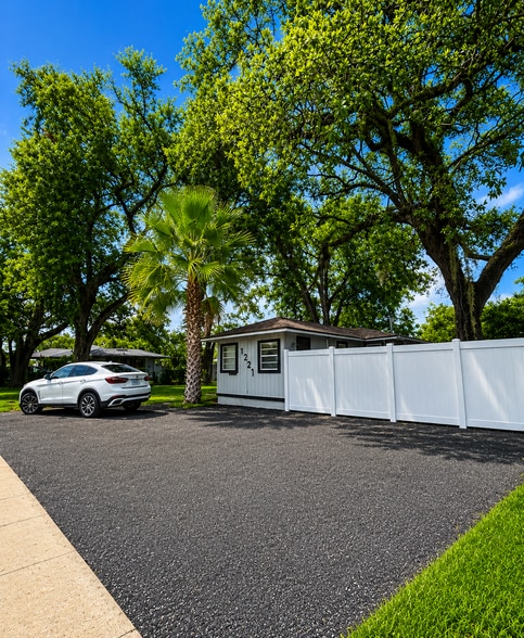 More Photos Of 1221 E Dr Martin Luther King Jr Blvd, Tampa Office For Sale