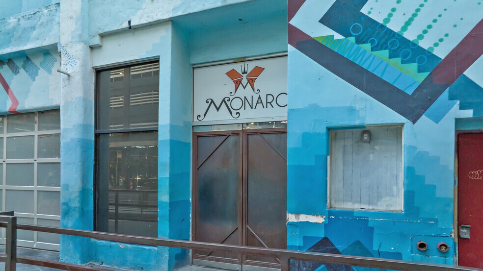 More Photos Of 134 E Washington St, Phoenix Bar For Sale