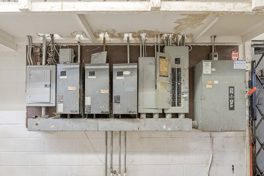 More Photos Of 7123 Lorain Ave, Cleveland Freestanding For Lease