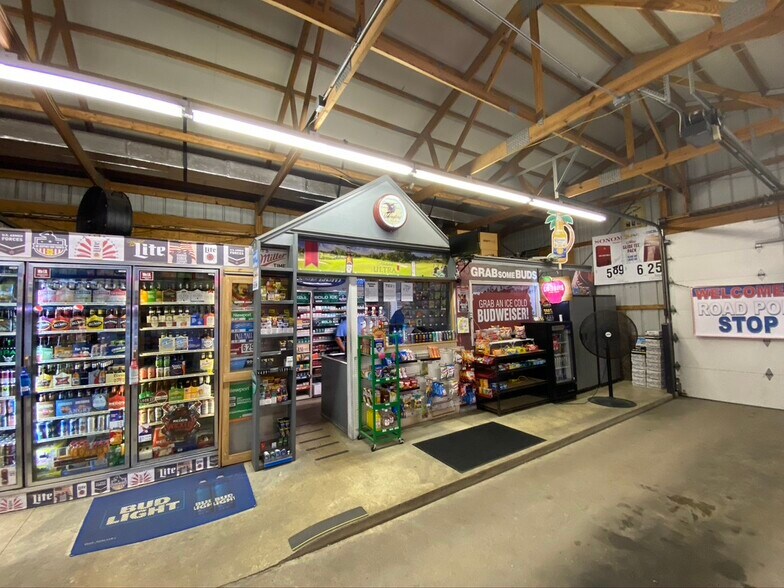 More Photos Of 1265 S Dorset Rd, Troy Freestanding For Sale