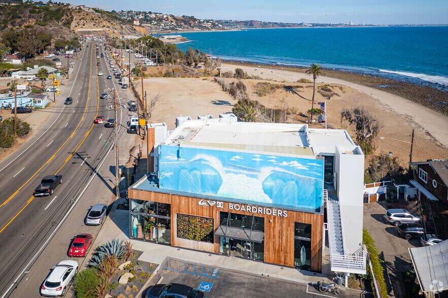 More Photos Of 18820 Pacific Coast Hwy, Malibu Storefront Retail Office For Lease