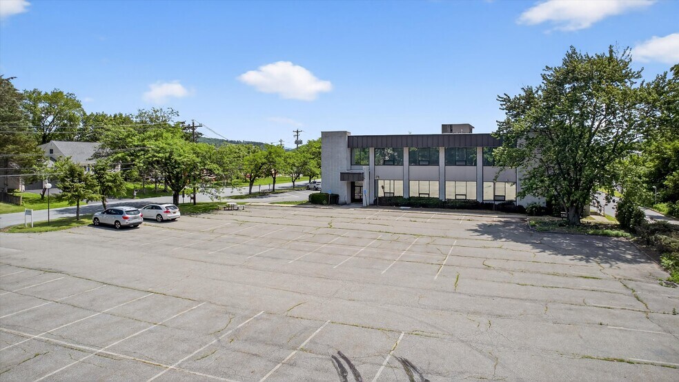 More Photos Of 74 Brookside Ave, Chester General Retail For Lease