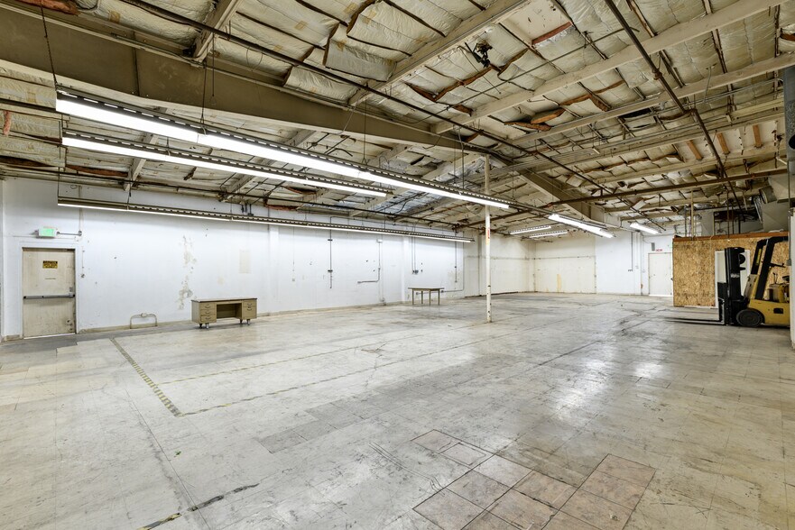 More Photos Of 9030 Winnetka Ave, Northridge Industrial For Lease