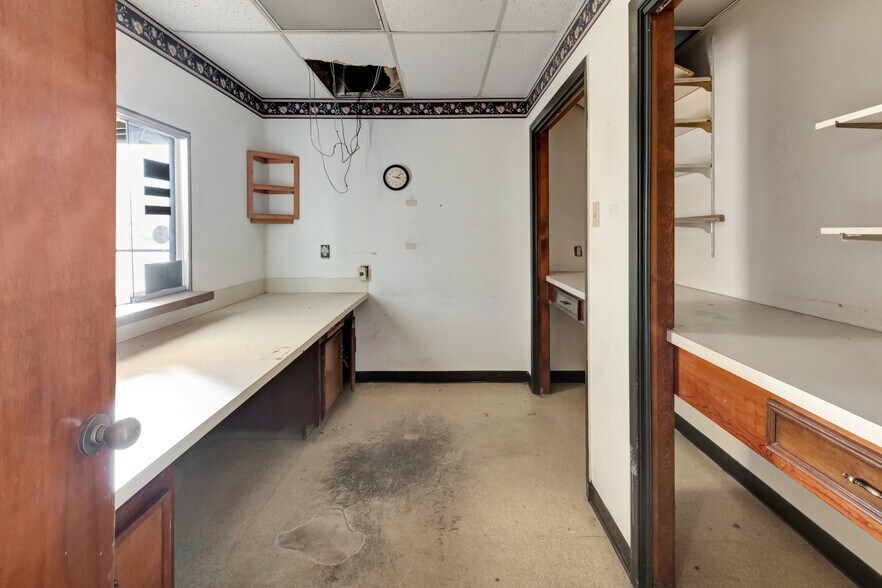 More Photos Of 104 Teakwood Dr, Victoria Medical For Sale