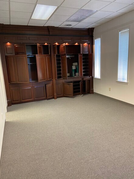 More Photos Of 333 Sandy Springs Cir NE, Sandy Springs Office For Lease