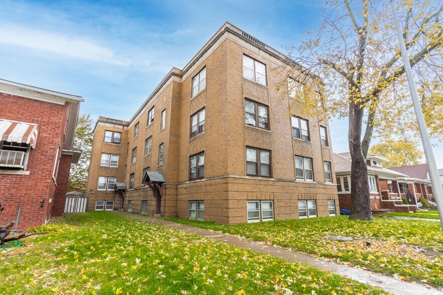 More Photos Of 146 157th St, Calumet City Apartments For Sale