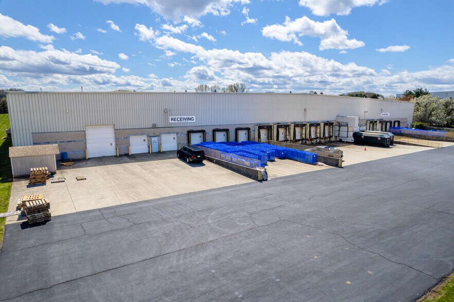 More Photos Of 2000 N Union St, Middletown Warehouse For Lease