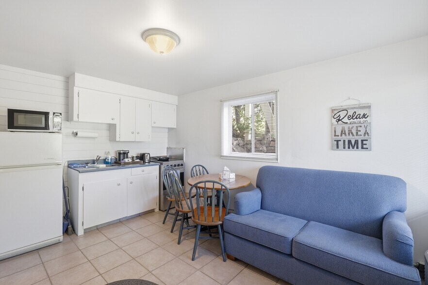 More Photos Of 7001 Savona Access Rd, Thompson-Nicola Hotel For Sale