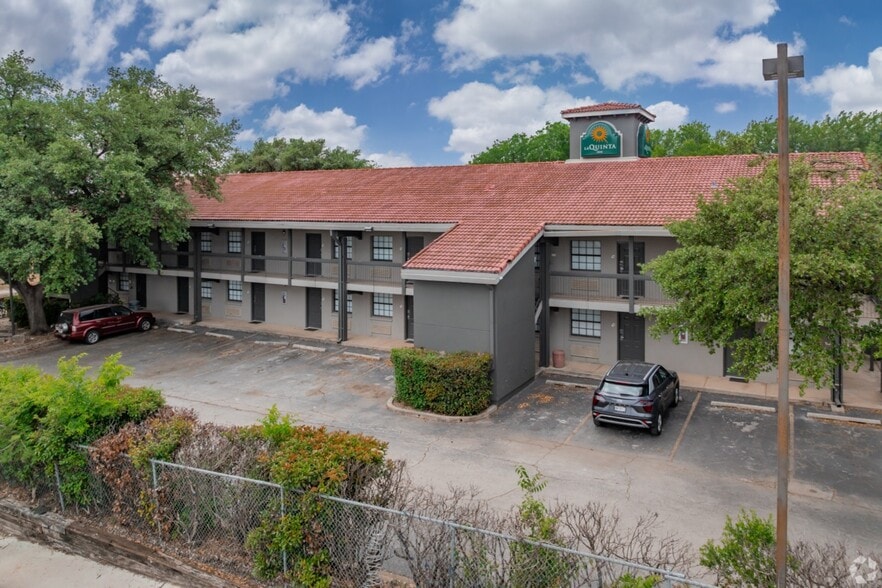 More Photos Of 6511 W Military Dr, San Antonio Hotel For Sale