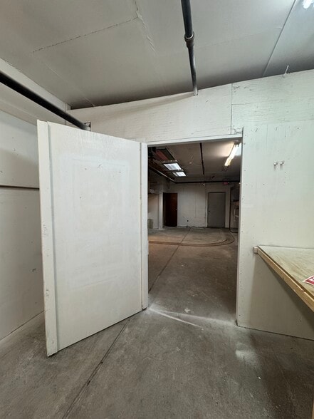 More Photos Of 140 Valley St, Tarrytown Warehouse For Lease