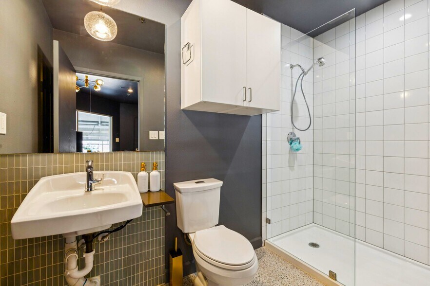 More Photos Of 15809 Addison Rd, Addison Airplane Hangar For Sale