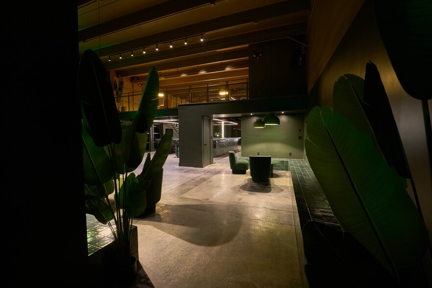 More Photos Of 297-299 NW 23rd St, Miami Bar For Lease