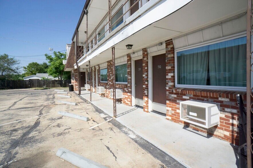 More Photos Of 1208 Oklahoma Ave, Woodward Hotel For Sale