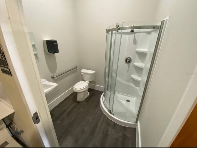 More Photos Of 8810 Commodity Cir, Orlando Showroom For Sale