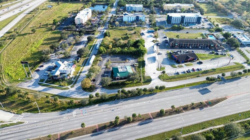 More Photos Of 6501 Darter Ct, Fort Pierce Restaurant For Sale