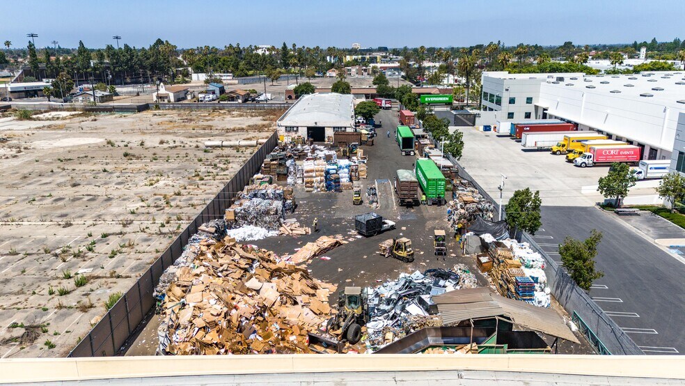 More Photos Of 1150 N Anaheim Blvd, Anaheim Warehouse For Sale