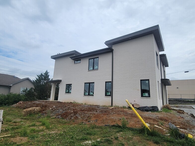 More Photos Of 925 Turner St, Maryville Apartments For Sale