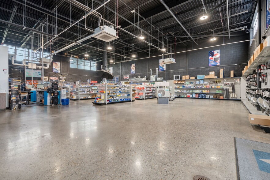 More Photos Of 87-147 Avocado St, Springfield Distribution For Sale