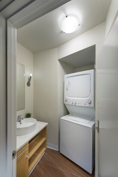 More Photos Of 989 112th Ave NE, Bellevue Apartments For Lease