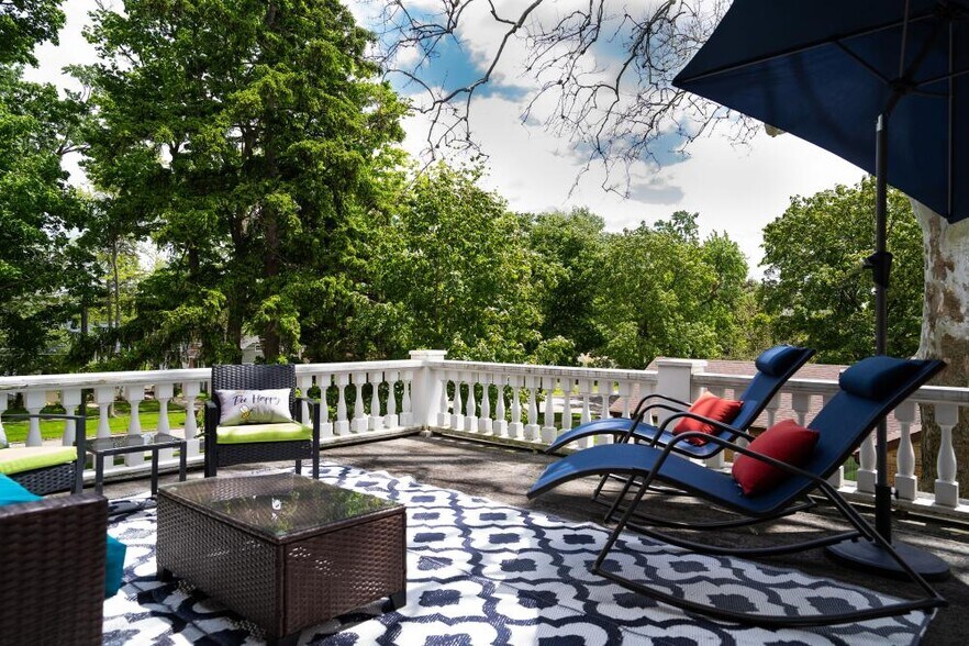 More Photos Of 506 S Oakland St, Saint Johns Hospitality For Sale