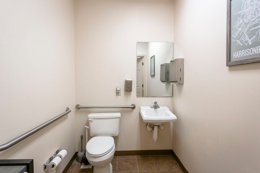 More Photos Of 3230 Peoples Dr, Harrisonburg Office For Lease