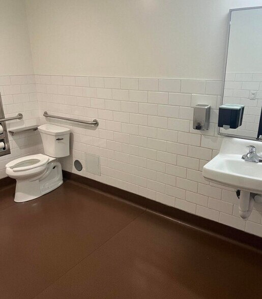 More Photos Of 2705 N 4th St, Flagstaff Office For Sale