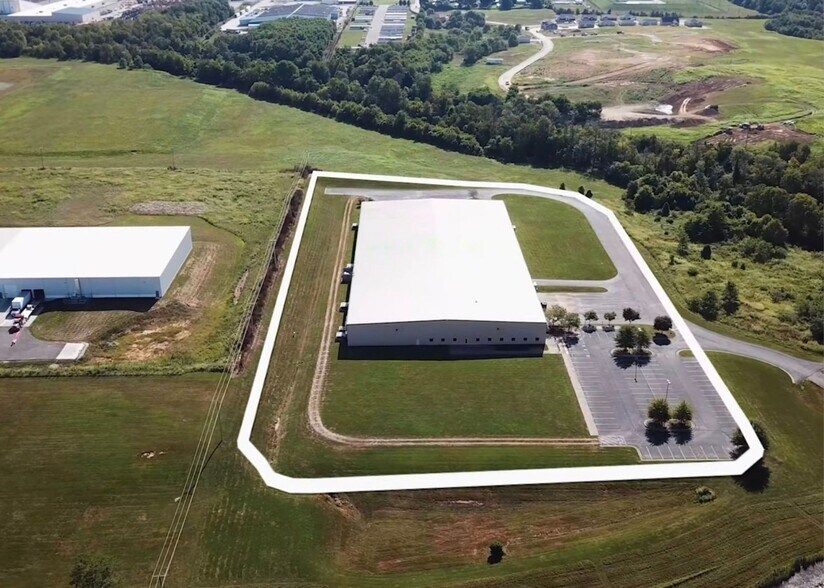 More Photos Of 2025 James Howard Dr, Richmond Warehouse For Lease