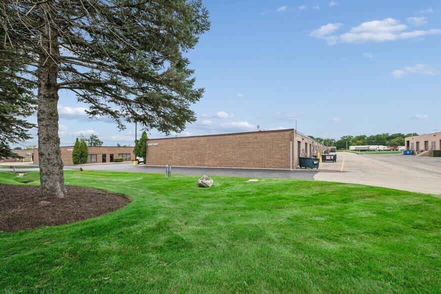 More Photos Of 1000 N Rand Rd, Wauconda Service For Sale