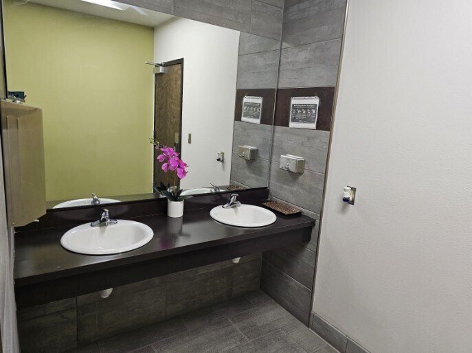 More Photos Of 611 Newman St, El Paso Warehouse For Lease