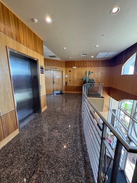 More Photos Of 7341 Office Park Pl, Melbourne Office Residential For Lease
