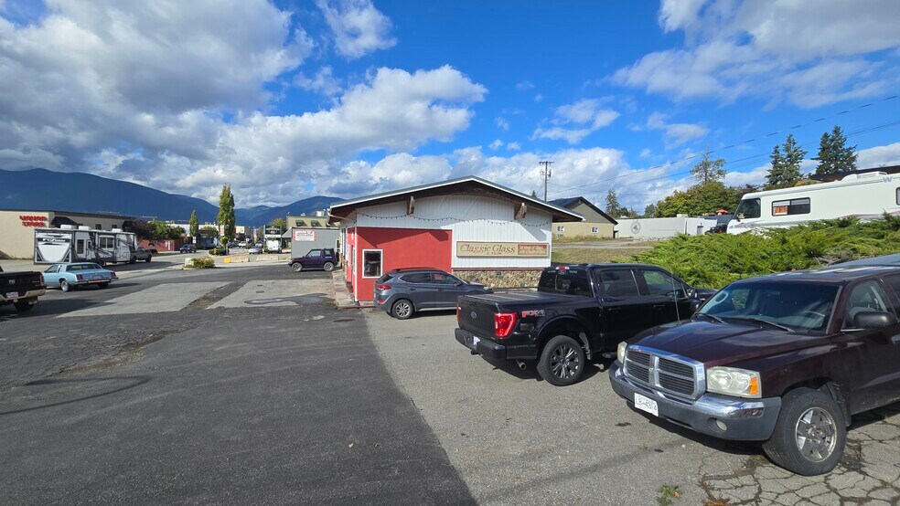 More Photos Of 1520 Canyon St, Creston Auto Repair For Sale