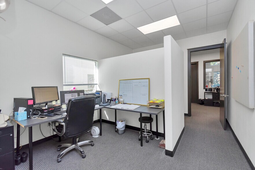 More Photos Of 8125 N Sam Houston Pky W, Houston Medical For Sale