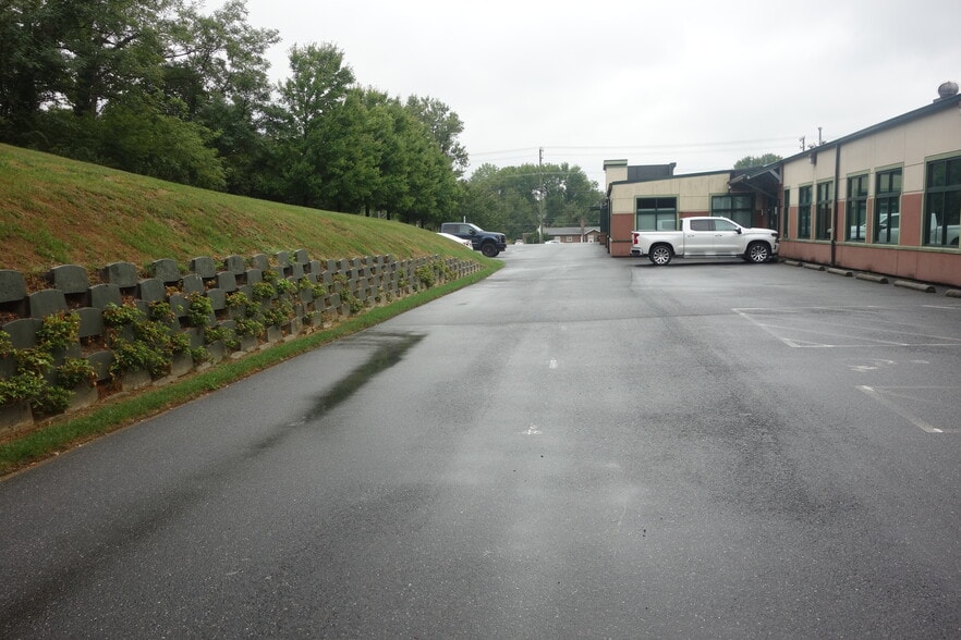More Photos Of 2129 Pulaski Hwy, Havre De Grace Showroom For Lease