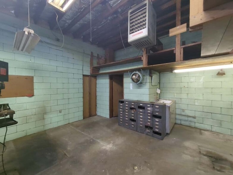 More Photos Of 702 Vesta St, Inglewood Manufacturing For Sale