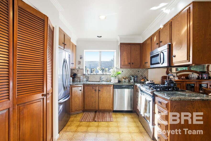 More Photos Of 6504 Woodley Ave, Van Nuys Apartments For Sale