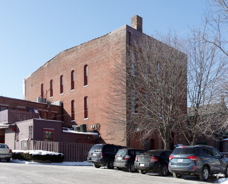 More Photos Of 1002-1004 E Washington St, Indianapolis Loft Creative Space For Lease