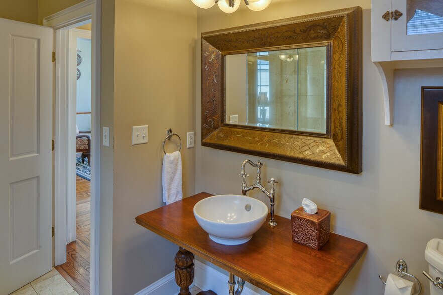 More Photos Of 14 E Taylor St, Savannah Specialty For Sale