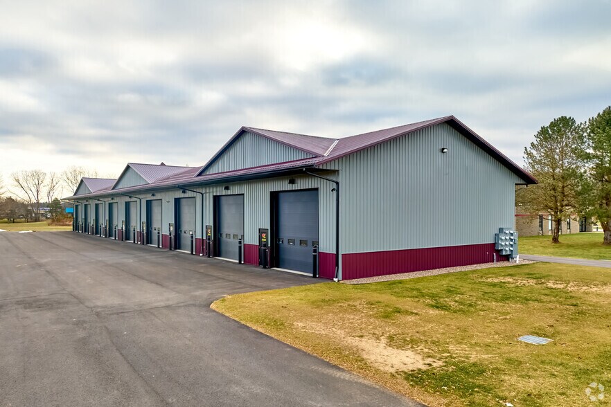 More Photos Of 10 Regency Oaks Blvd, Rochester Warehouse For Lease