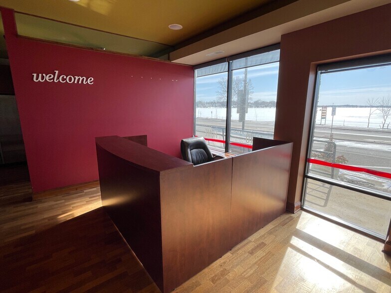 More Photos Of 4030-4032 Shoreline Dr, Spring Park Storefront Retail Office For Lease