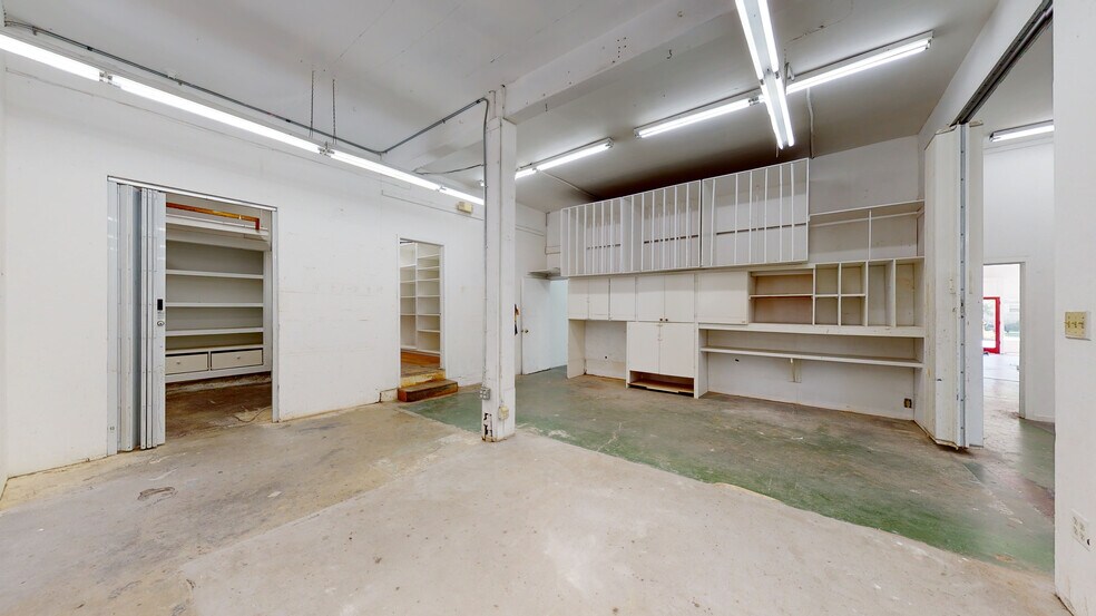 More Photos Of 13031 Montana Ave, Los Angeles Freestanding For Lease